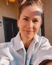 Ellen Haines's Instagram, Twitter & Facebook