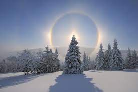 El solsticio es un acontecimiento de índole astronómica y que designa a los cambios estacionales que marcan la llegada del invierno y del verano. La Magia Del Solsticio De Invierno Llega Junto A Jupiter Y Saturno En El Firmamento