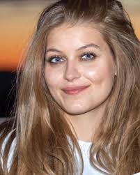 Laura: 14 Jobs als Model (m/w/d) & Promoter/in (m/w/d) in Ulm uvm.