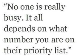 Alasan klasik yang biasanya digunakan oleh pacar yang egois dan egois sedang sibuk. Tidak Ada Kata Sibuk Untuk Cinta Yang Ada Hanya Perbedaan Prioritas Lifestyle Fimela Com