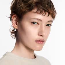 LV Iconic Louisa Earrings .