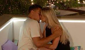 Love island 2021 is in full swing, and we have your essential guide to the start time tonight, host, contestants, latest news and hot gossip. Q06wdp Mmwi2rm