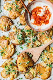 Smashed Potatoes Mit Harissa Joghurt Microgreens Eat This Foodblog Vegane Rezepte Stories Rezept Rohkost Rezepte Gesunde Kartoffelrezepte Thanksgiving Rezepte Beilagen