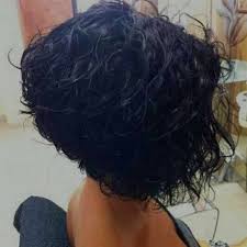 Coupe De Cheveux Carre Court Frise Carre Plongeant Cheveux Carre Plongeant Cheveux Boucles Cheveux Courts Frises