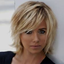 Resultat De Recherche D Images Pour Carre Court Degrade Cheveux Fins Coiffure Cheveux Mi Long Coupe De Cheveux Coiffure