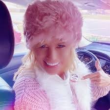 Wendy Bryson's Instagram, Twitter & Facebook