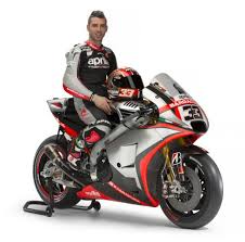 The shape of future sports motorcycles evolved considerably over the last few days as the world's leading sportsbike manufacturers and motogp contenders evaluated new aerodynamic fairings at the. Aprilia Racing Marco Melandri Bautista E Il Team Gresini Prima Gara Della Motogp 2015 Motociclismo