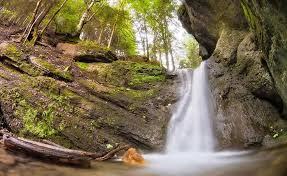Zona este pretabila pentru drumetii in aer liber fiind la distanta de mers pe jos de canionul 7 scari, tiroliana 7 scari cu lungimea totala de 2.1 km, cascada tamina, pestera de gheata, prapastia ursilor, vf. Se Redeschide Canionul 7 ScÄƒri È™i Tiroliana È™tiri Din BraÈ™ov