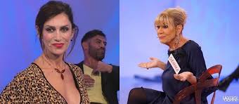 Jun 26, 2021 · gemma galgani piace per la sua irrefrenabile voglia di trovare l'amore. Trono Over Scontro Fisico Tra Gemma E Barbara