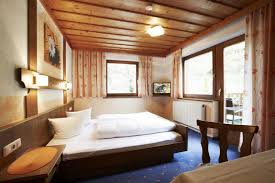 Im haus gabriele sind sie während ihres aufenthalts in unserer wunderschönen region bestens untergebracht! Haus Gabriele Ferienwohnung Zimmer Ladis Serfaus Fiss Ladis Privatvermieter Tirol