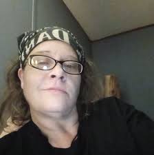 Are there FEMALES who do not wear make-up everyday?