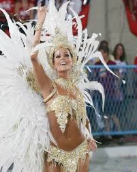 Que saudade!!! Acadêmicos do Grande Rio do meu coração. Todo brilho de um Carnaval lindo pra vocês esse ano. A Juliana Paes vai arrasar à frente da bateria!!! ❤ #tbt · Deborah