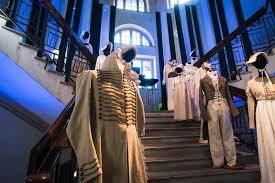 Linea bus per accademia d'arte moda e costume a roma. Accademia Costume Moda Partecipa All Open Day La Moda Ti Aspetta