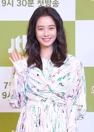 Perempuan 15 agustus 1981, pohang, gyeongsang utara, korea selatan. Song Ji Hyo Looks Like A Goddess In Her Dreamy Dress At The Was It Love Press Conference Inkistyle
