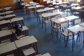 El próximo 1 de marzo está previsto el retorno a clases en todo el territorio nacional y con esto, la junta nacional de auxilio escolar y becas (junaeb) retomará el programa de alimentación de esta forma, los estudiantes podrán llevar comida preparada en casa los días que tenga clases presenciales. No Vuelven Apoderados De Colegios Municipales De Valdivia Descartan Retorno A Clases En 2021 Rioenlinea