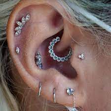 An Icy Curation Pierced By Starr Ellis Piercingsofinstagram Piercingstudio Piercingshop Ninemoonspiercing Nyc In 2021 Ear Style Ear Vs Diamond
