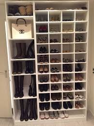 Die Praktischsten Ideen Zur Aufbewahrung Von Schuhen In 2020 Schuhregal Ideen Schlafzimmer Schrank Schrankentwurf