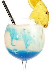Swimming Pool White Rum Wodka Blue Curacao Pineapple Juice Coconut Cream Cream Cocktail Rezepte Mit Alkohol Einfache Cocktails Mit Alkohol Alkoholfrei