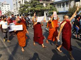 The civilian death toll has climbed to at least. Monche Schliessen Sich Demonstrationen In Myanmar Gegen Putsch An Politik Vol At