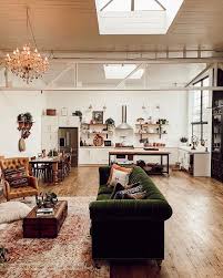 Na Dannom Izobrazhenii Mozhet Nahoditsya 1 Chelovek Gostinaya Stol I V Pomeshenii Home Interior House Interior