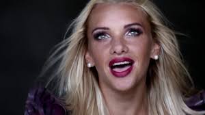 Kindheit, eltern und familie : Evelyn Burdeckis Single Kennt Ihr Schon Ihren Song Abracadabra