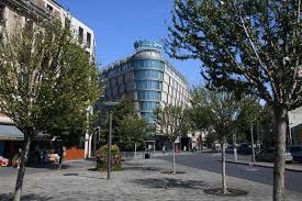 It is only a few steps from the free shuttle cdgval serving all terminals, as well as the tgv station and the rer b line for. Hotel Holiday Inn Paris Porte De Clichy Undefined Paris Hotelopia