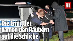 Deutsche bank ag is a german multinational investment bank and financial services company headquartered in frankfurt, germany. Bei Uberfall In Berlin Geldbote Schiesst Auf Bankrauber Youtube