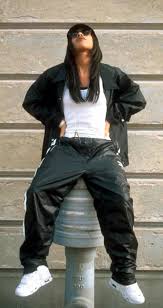 Mit den health goths kommt eine neue art der mode und des lebensstils. Aaliyah Fashion Originator Of Athleisure And Health Goth Fashion The Guardian