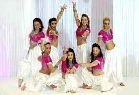 Madhuri dixit is one of the most acclaimed actors and kathak dancers bollywood have ever witnessed. Bollywood Dancers For Hire Book Indian Dancers For Asian Weddings Steppin Out