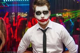Maquillage Halloween Homme En 27 Idees Originales Maquillage Halloween Homme Maquillage Halloween Deguisement Halloween Homme