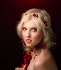 For every Fashion blogger/Vlogger or Makeup artist, Phantom 8 gives the  freedom to explore your passion with a 20MP Bright Selfie Camera. Mention a  Makeup artist you know. #CaptureYourLegend