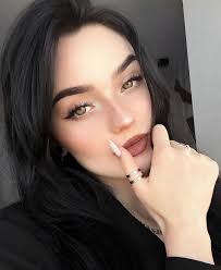 Cara Moon's Instagram, Twitter & Facebook