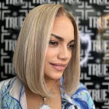 Los tonos dorados, beige y cenizos calidos son perfectos para iluminar el  rostro. , Contactanos! Para hacer tu cita y encontrar tu nuevo estilo. ,  📱404-429-7970 , www.truebeautysalonspa.com, ...