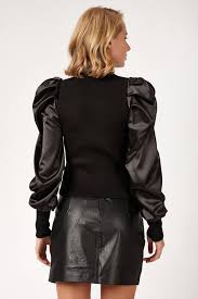 Happiness Ist Kadin Siyah Saten Prenses Kol Dik Yaka Triko Bluz Mht0132 Trendyol Siyah Saten Moda Stilleri Triko