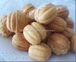 El Djouza Ou Petits Four En Forme De Noix Noix Recettes De Cuisine Et Gateau Oriental