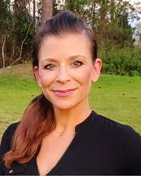 Katie Lester's Instagram, Twitter & Facebook