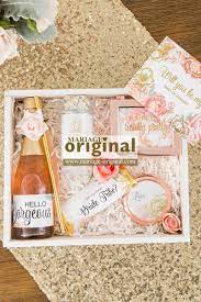 Vous en avez assez des objets banals et standardisés ? Cadeaux Pour Temoins Et Demoiselles D Honneur Originaux Et Personnalises La Boutique De Juliette