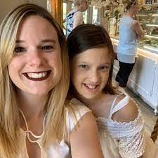 Kaitlin Lange's Instagram, Twitter & Facebook