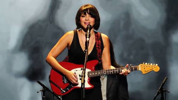 Norah Jones performs Chris Cornell Tribute