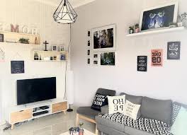 Namun saat ini, sebuah tv bisa diletakkan dimana saja, termasuk kamar tidur dan bahkan kamar mandi di rumah anda. 7 Tips Desain Ruang Tv Sempit Ala Diminimalis