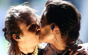Check spelling or type a new query. Maneskin Share Same Sex Kiss On Stage On Polish Tv To Protest Country S Homophobia