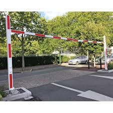 N'apparaissent pas non plus les platines et les cylindre bloc anti vibratoire du mat d'éolienne. Portique Pivotant Pour Parking Portique Limiteur De Hauteur Reglable