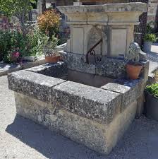 Fontaine Murale Ancienne Avec Niche Sculptee En Pierre Atelier Alain Bidal Tailleur De Pierre Fontaine Murale Parement Mural Fontaine Pierre