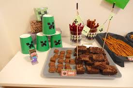 Minecraft Party Zum Kindergeburtstag Mit Deko Spielen Kuchen Minecraft Party Minecraft Geburtstag Kindergeburtstag Spiele