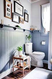 Everyone wants to be surround of comfortable and cozy space, which reflects our essence. 20 Banheiros Pequenos E Originais Simples Decoracao Beadboard Bathroom Beadboard Wainscoting Painted Wainscoting