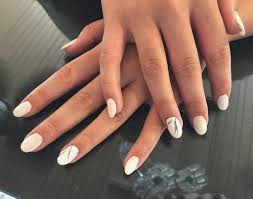 Black And White Marble Nails Short Gorgeous Short White Acrylic Nails With Accent Marble Nail White Acrylic Nails Shiny Nails Designs Short Acrylic Nails