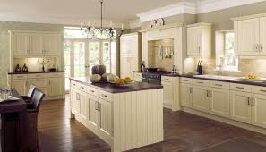 More and more kitchen design looks to benefit from minimal clutter and maximum efficiency. Traditional Kitchen Designs For Small Kitchens Home Design Ideas By Matthew Welcoming Traditional Kitchen Designs