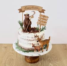 Mit thematischen accessoires zeigen sie um was es in der küche geht. 78 Classic Christmas Cake Decorating Ideas In 2020 Weihnachtskuchen Tortendeko Kuchen Kindergeburtstag