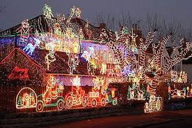 Ecco allora una carrellata di atmosfere, consigli e soluzioni per decorare la casa oltre con addobbi di natale fuori dagli schemi e trovare il vostro mood delle feste. Natale Le Case Piu Addobbate E Luminose