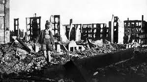 Auf der deutschland karte finden sie den ort mit koordinaten. Juli 1943 Feuersturm Vernichtet Hamburg Ndr De Geschichte Chronologie